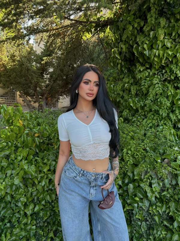Beyaz Ön Büzgülü Güpürlü Crop