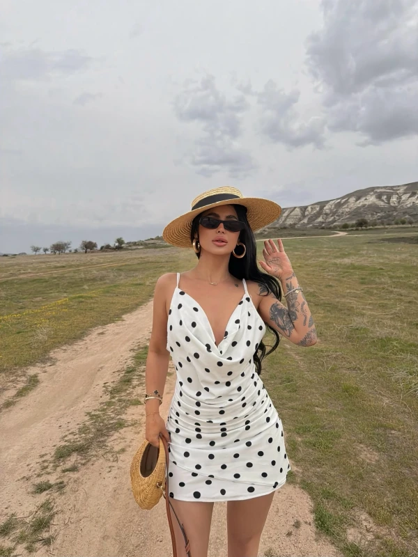 Beyaz Puantiyeli Degaje Elbise