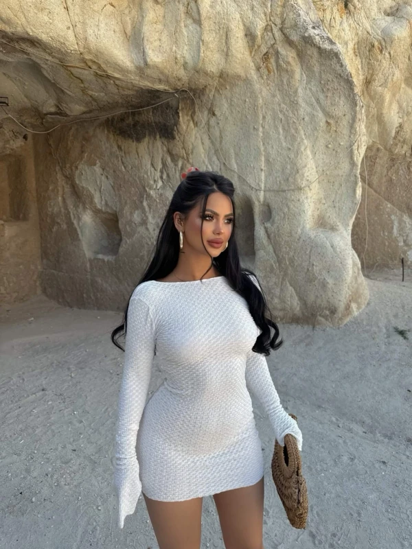 Beyaz Sırt Açık Gofre Elbise