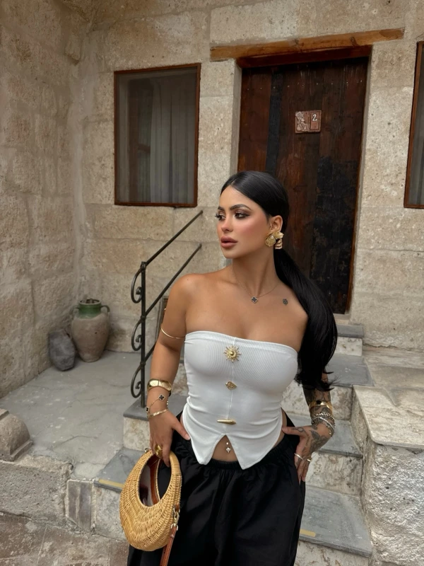 Beyaz Sun Aksesuarlı Straplez Crop