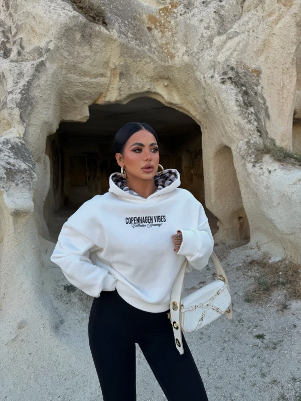 Beyaz Vibes Sırt Baskı Sweat