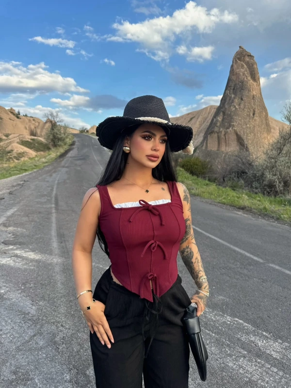 Bordo Göğüs Bağcıklı Biyeli Crop