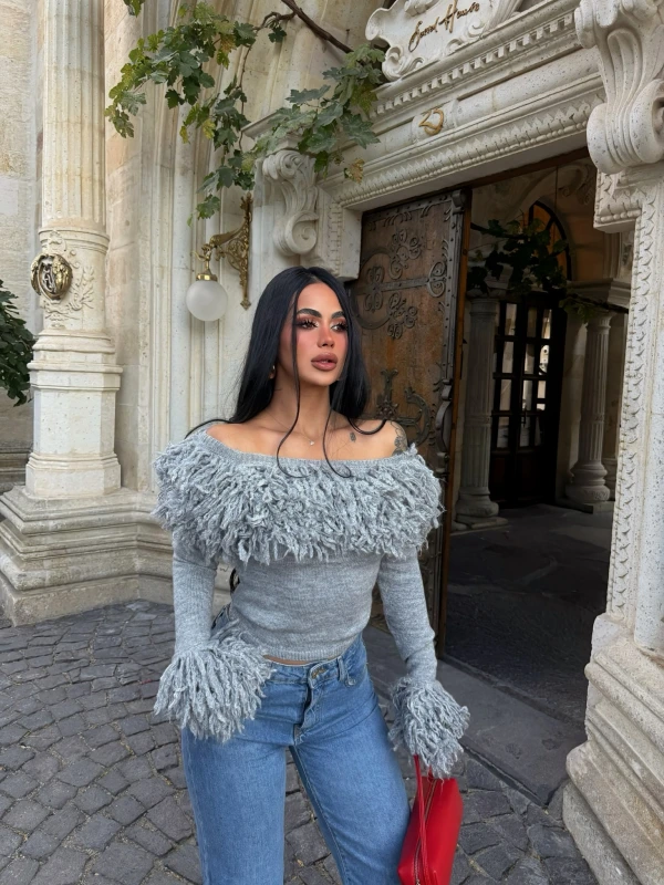 Gri Püsküllü Crop Kazak