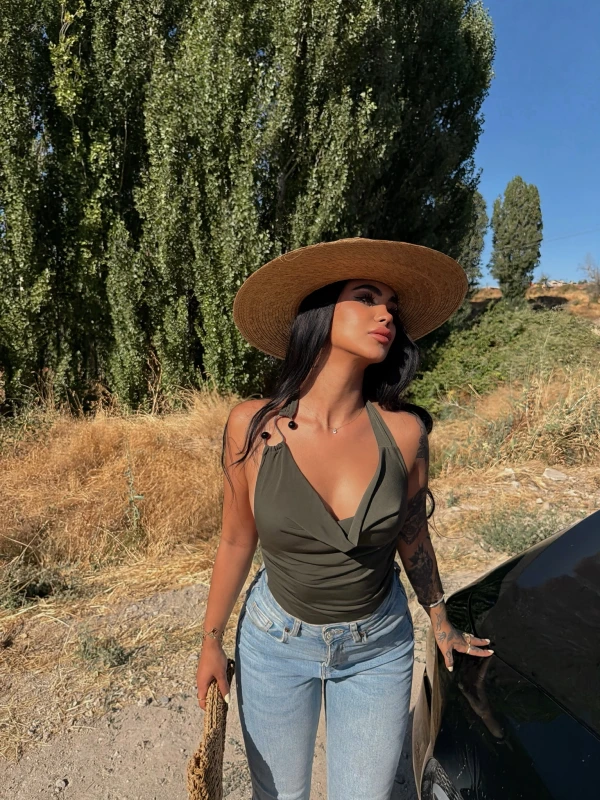 Haki Tek Omuz Aksesuarlı Degaje Crop