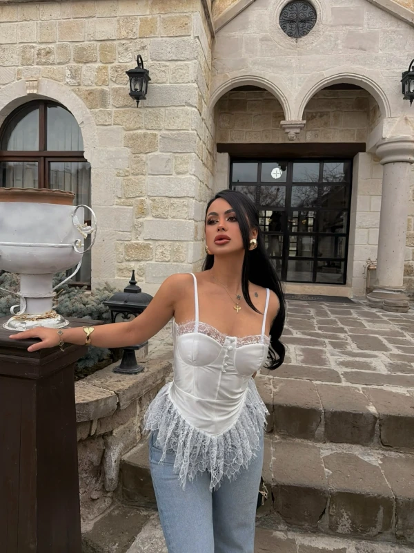 Beyaz Dantelli Rec Crop