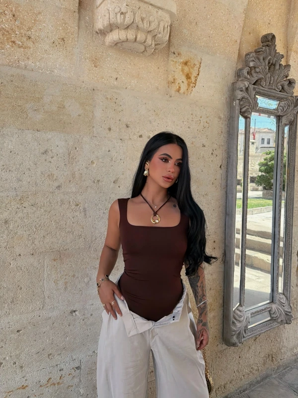 Kahve Kare Yaka Basic Bodysuit