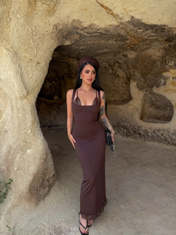 Kahve Kare Yaka Güpürlü Maxi Elbise