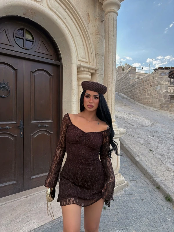 Kahve Kayık Yaka Güpürlü Elbise