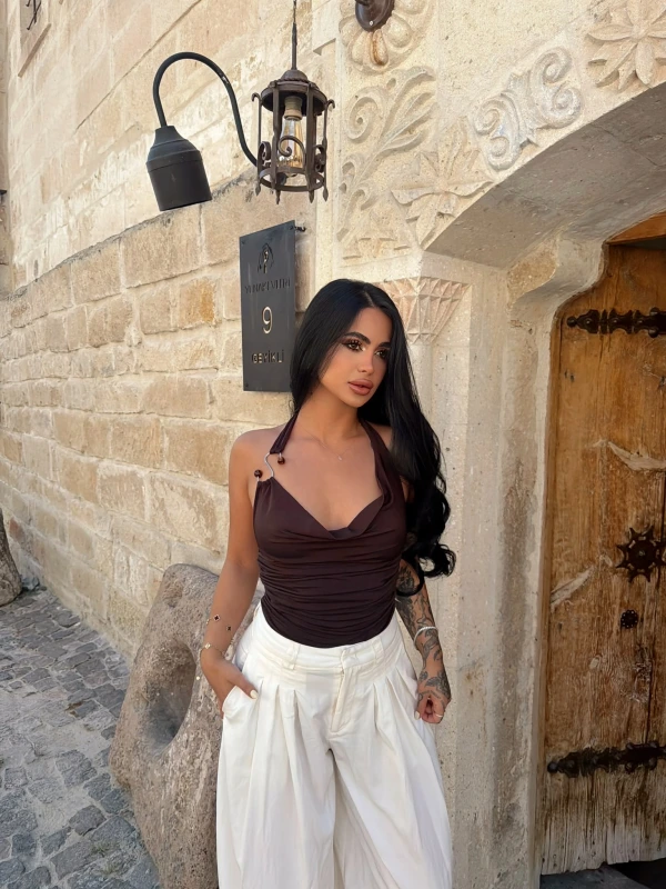 Kahve Tek Omuz Aksesuarlı Degaje Crop
