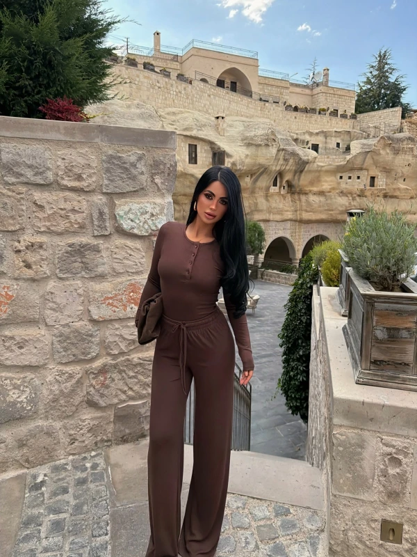 Kahve Yaka Düğmeli İkili Takım