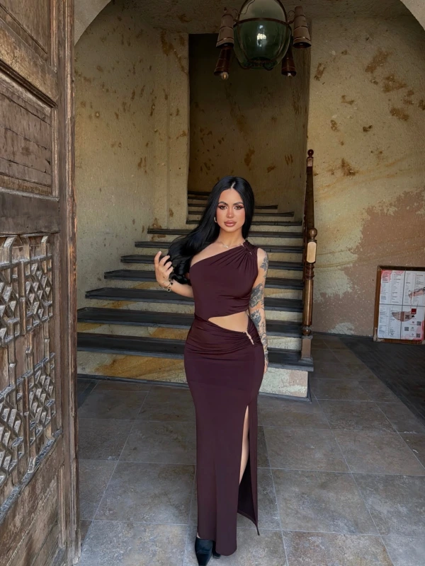 Kahve Yan Pencereli Sandy Elbise