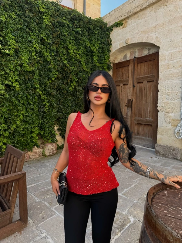 Kırmızı Pullu Ajurlu Triko Bluz