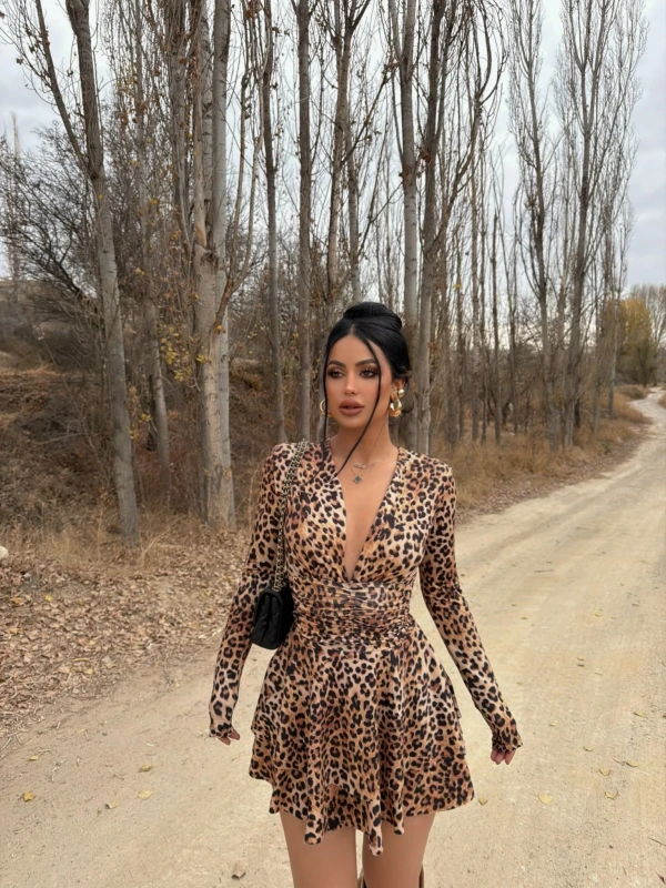 Leopar Göğüs Drapeli Şortlu Elbise