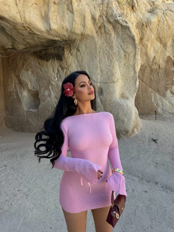 Pembe Sırt Dekolte Gofre Elbise