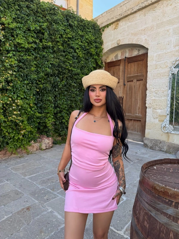 Pembe Aura Boyundan Geçmeli Elbise