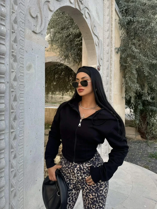 Siyah Bel Korseli Kapşonlu Hırka