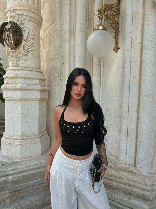 Siyah Boyundan Geçmeli Droplu Crop