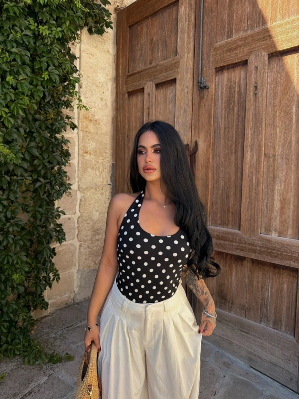 Siyah Boyundan Geçmeli Puantiyeli Crop