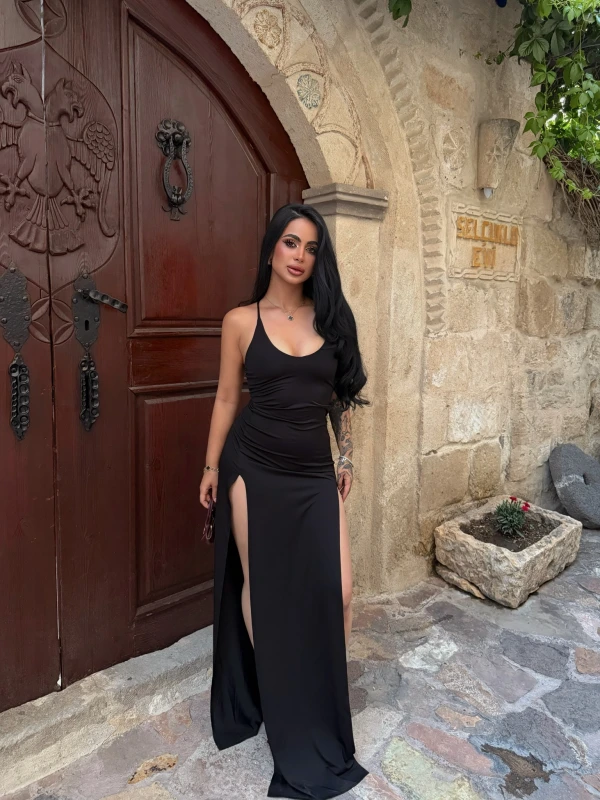 Siyah Çift Yırtmaçlı Sırt Çapraz Elbise