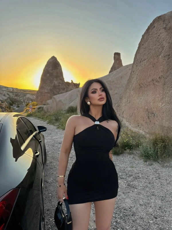 Siyah Göğüs Tokalı Sandy Elbise