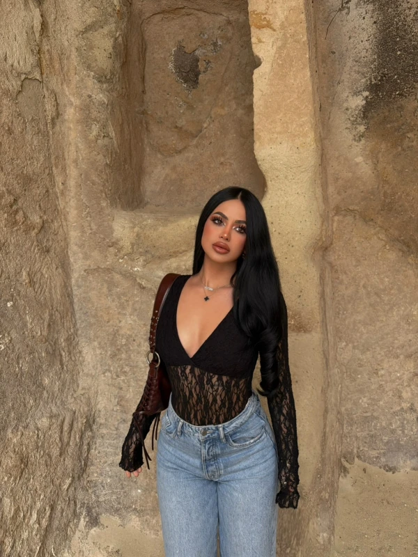 Siyah İçi Astarlı Güpürlü Bodysuit