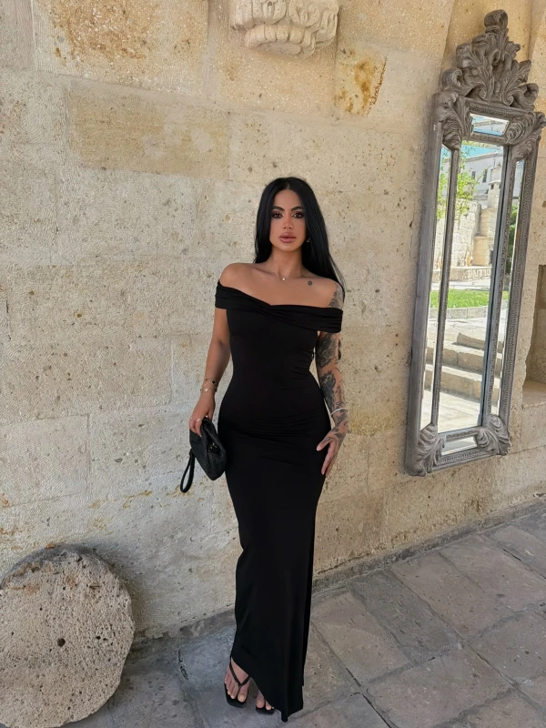 Siyah Kayık Yaka Maxi Elbise