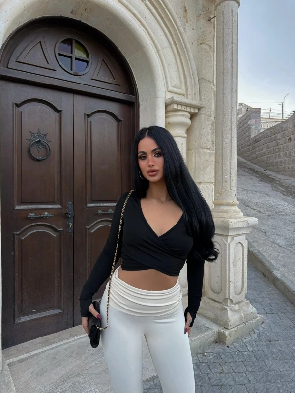 Siyah Kruvaze Parmak Geçmeli Crop