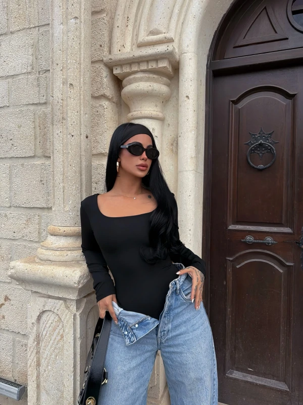 Siyah Lisa Kare Yaka Bodysuit