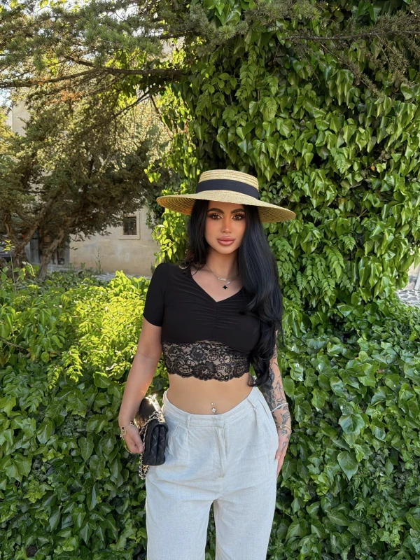 Siyah Ön Büzgülü Güpürlü Crop