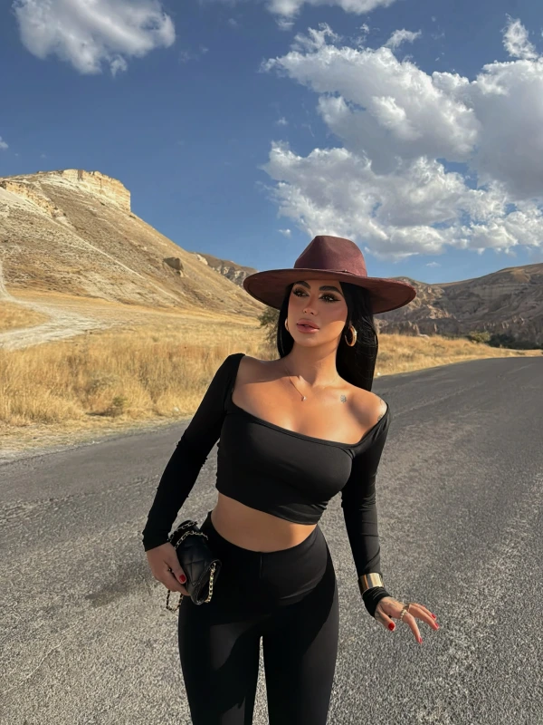 Siyah Sırt Dekolte Kare Yaka Crop