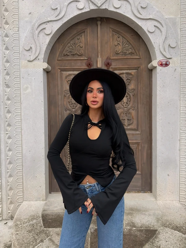 Siyah Yaka Bağcıklı Volanlı Crop