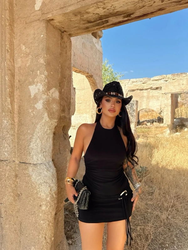 Siyah Yanı Tokalı Büzgülü Elbise