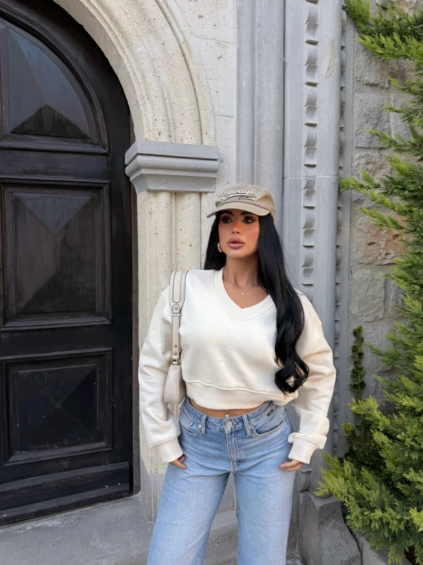 V Yaka Crop Sweat