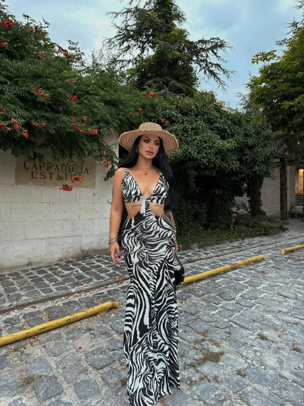 Zebra Yan Pencereli Maxi Elbise