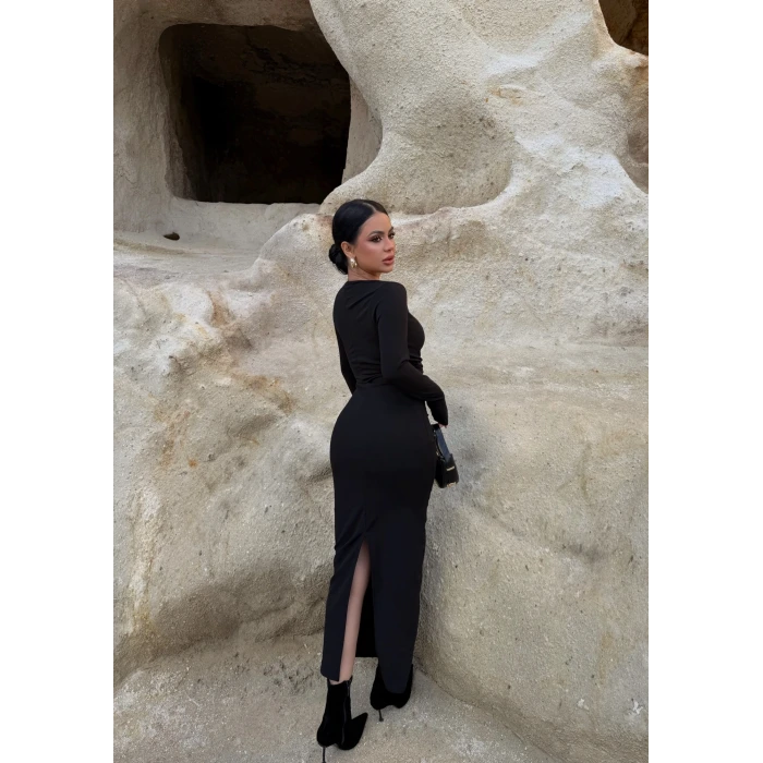 Siyah Kruvaze Yaka Tokalı Elbise