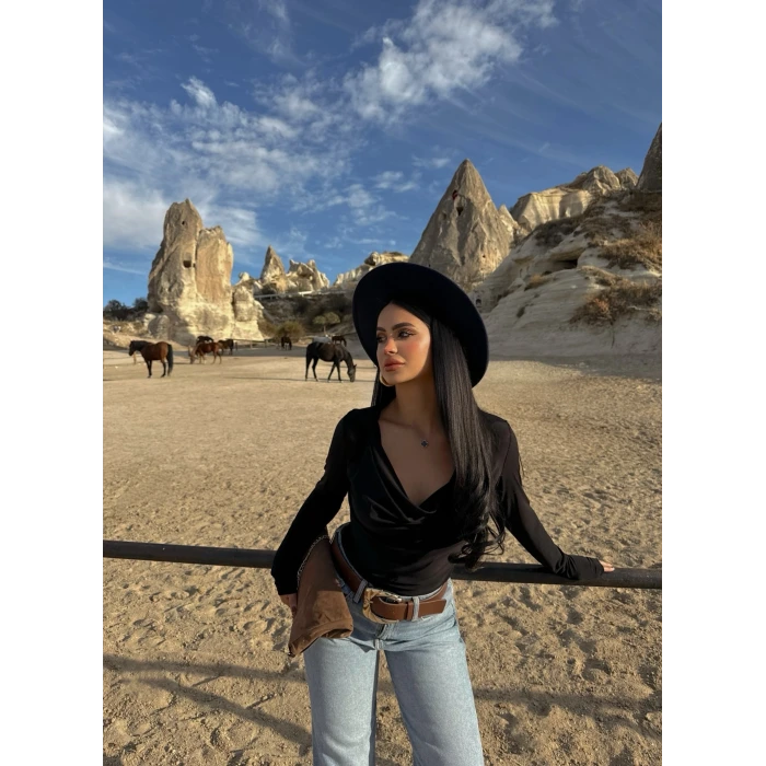 Siyah Gömlek Yaka Degaje Bluz