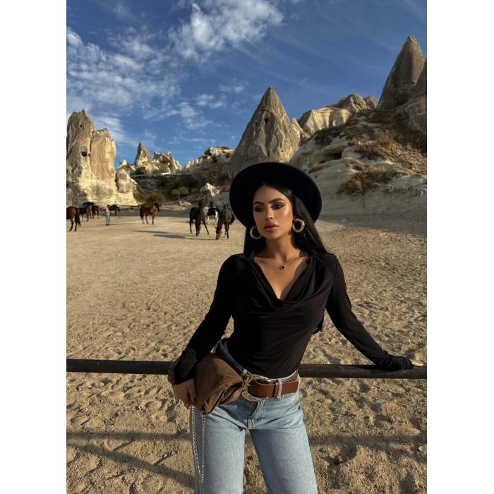 Siyah Gömlek Yaka Degaje Bluz