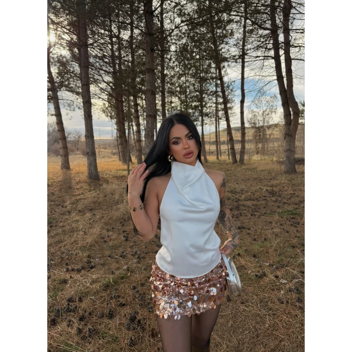 Beyaz Boyundan Geçmeli Saten Bluz