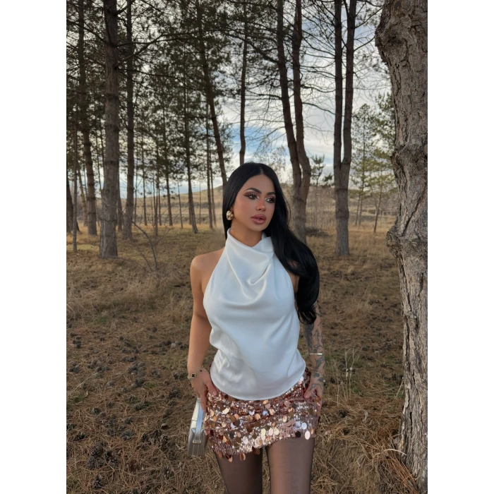 Beyaz Boyundan Geçmeli Saten Bluz