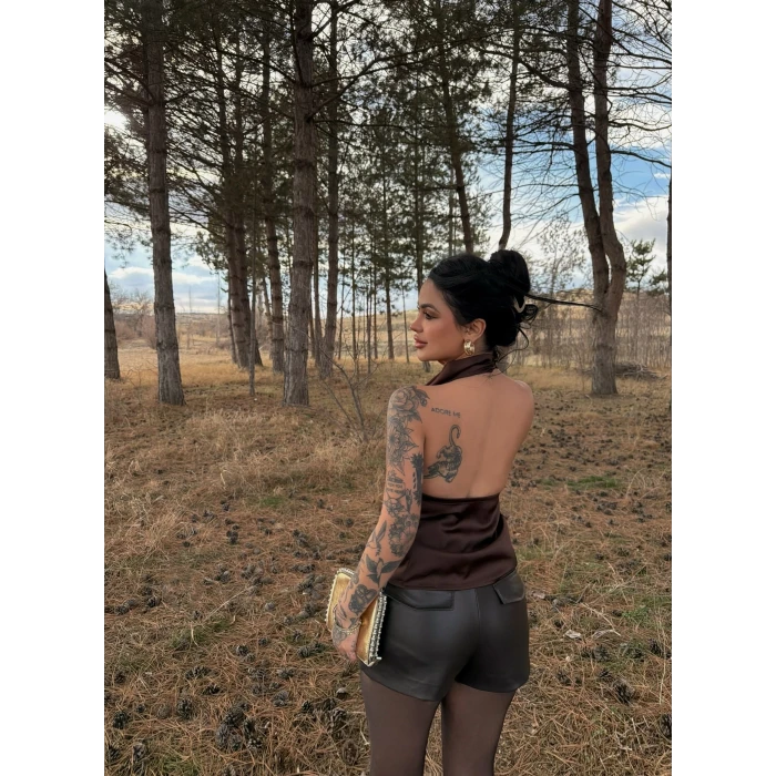 Kahve Boyundan Geçmeli Saten Bluz