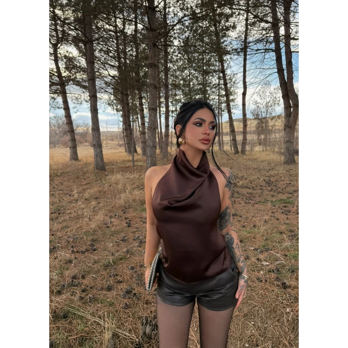 Kahve Boyundan Geçmeli Saten Bluz