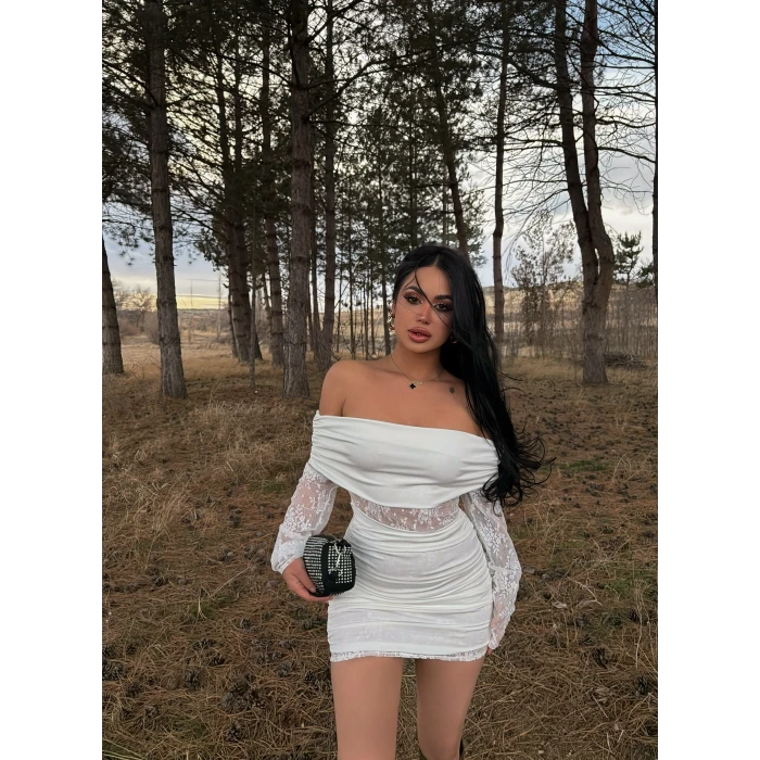 Beyaz Güpürlü Yaka Katlamalı Elbise