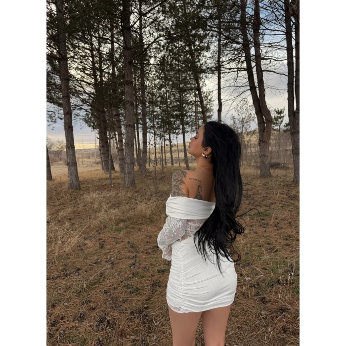 Beyaz Güpürlü Yaka Katlamalı Elbise