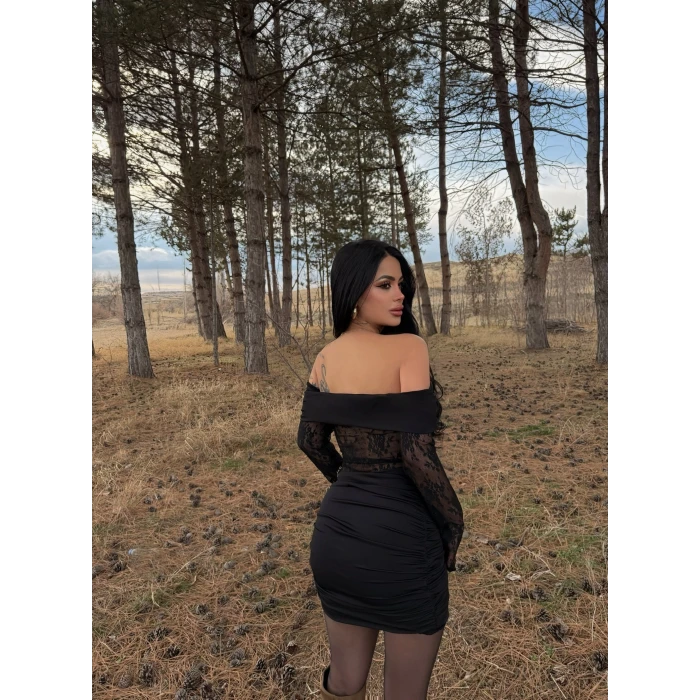 Siyah Güpürlü Yaka Katlamalı Elbise