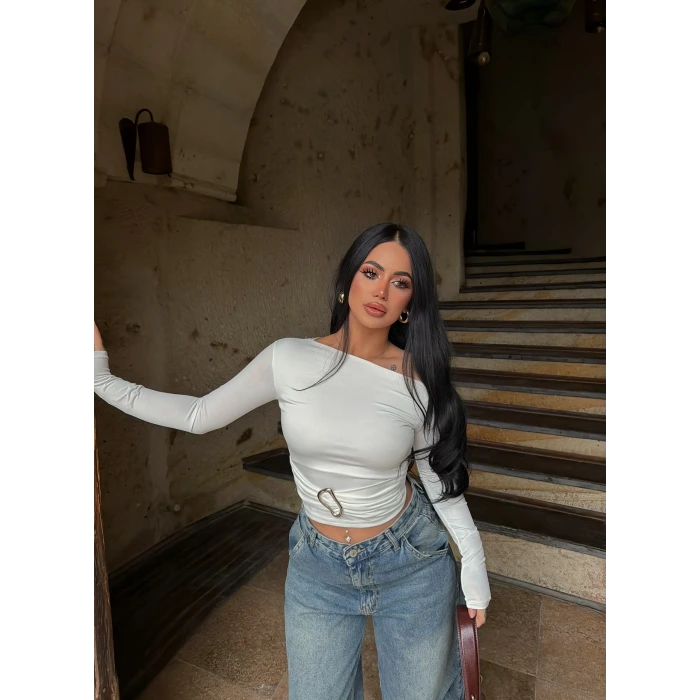 Beyaz Önü Tokalı Asimetrik Crop