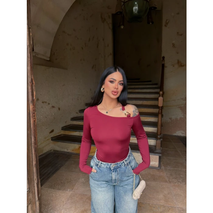Bordo Omuz Aksesuarlı Bluz