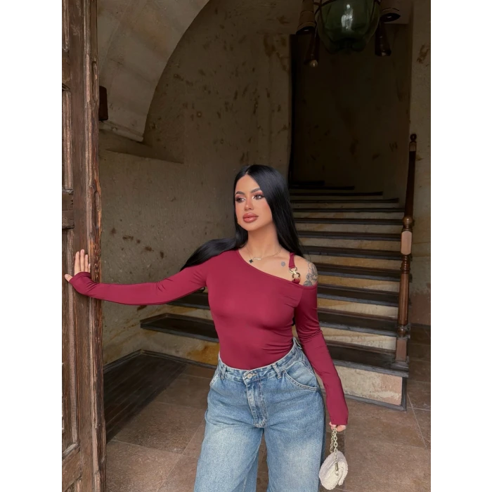 Bordo Omuz Aksesuarlı Bluz