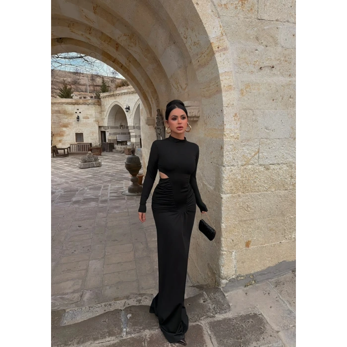 Siyah Yan Pencereli Balık Sırtı Elbise