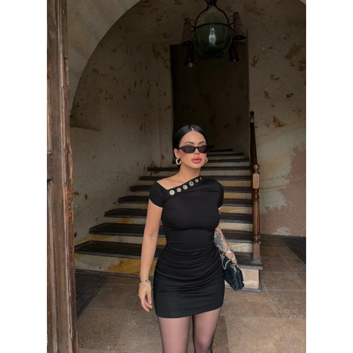 Siyah Kuşgözü Asimetrik Yaka Elbise