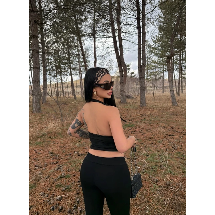 Siyah Boyundan Geçmeli Basic Crop